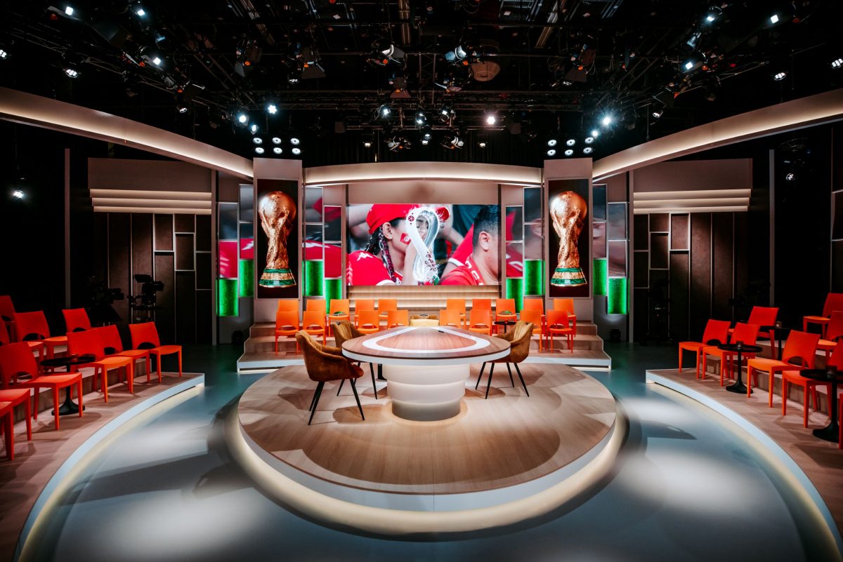 Weltmeisterschaft '22 studio, Hilversum mit LED-wand.