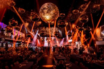 Dinnershow mit LED-Sphäre