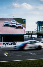 Écran LED mobile lors d'un événement de course