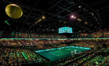 Événement de tennis avec éléments de spectacle audiovisuel