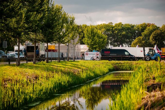 Faber bus op terrein Lowlands.