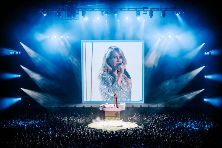 Chantal Janzen Pyjama party groot LED scherm