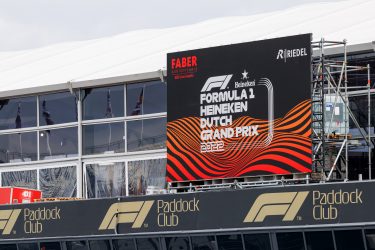 LED scherm in paddock Formule 1 Zandvoort