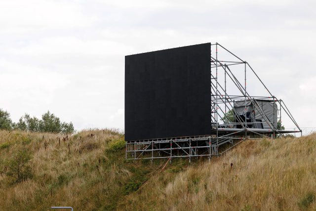 Led scherm in de duinen van Zandvoort tijdens Formule1