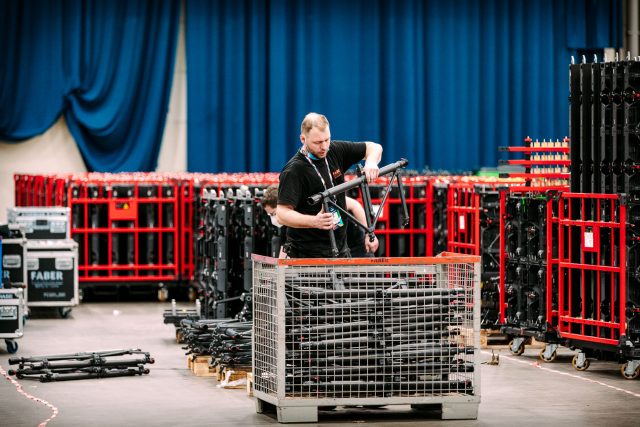 Opbouw schermen Eurovisiesongfestival Rotterdam Ahoy