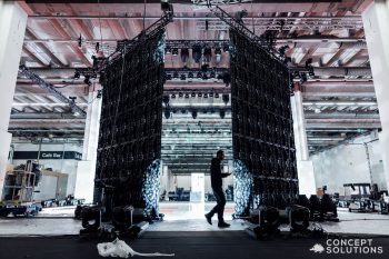 Opbouw LED-schermen Kao Salon Global Experience
