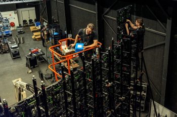 Opbouw LED-schermen in virtual production studio