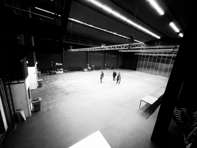 Een lege studio, klaar voor opbouw LED