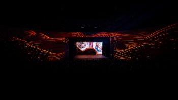 Show met projectoren en projectie in Theater Amsterdam