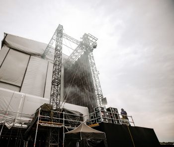 Opbouw groot led-scherm Pinkpop 2023