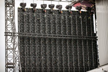 Achterkant LED volume Pinkpop