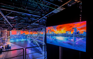 Displays en monitoren studio The Jump