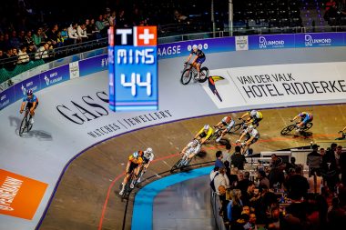 Hangend LED rondebord tijdens sportevenement