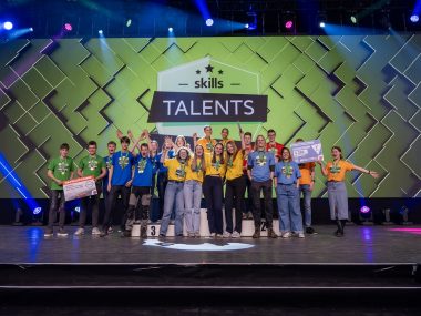 Moment voor het uitreiking van de prijzen op het podium