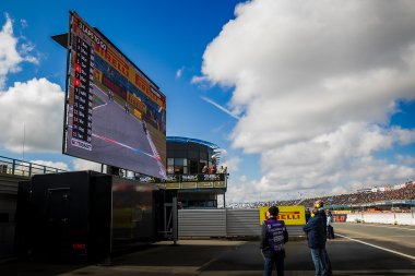 Mobiel LED-scherm op racecircuit