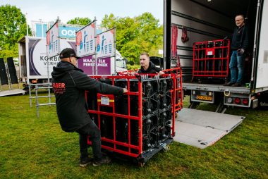 Uitladen van LED-panelen door LED technici