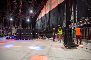 Opbouw van podium Musical De Tocht