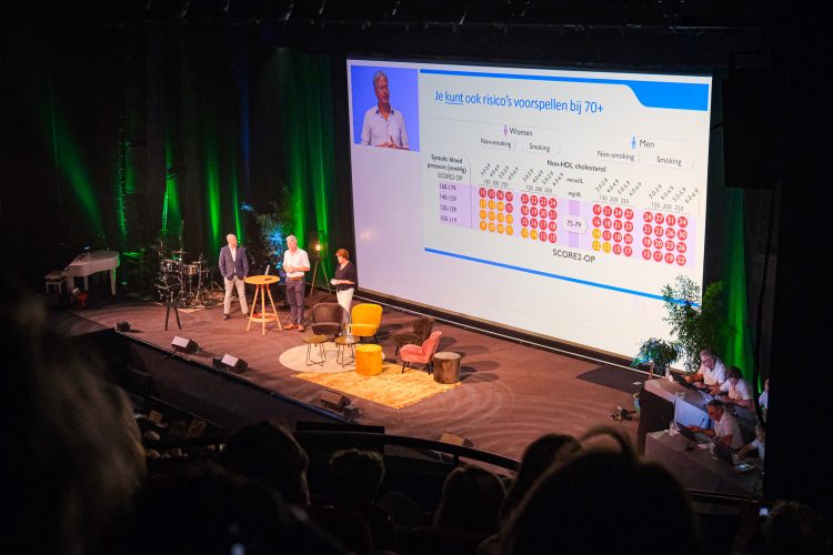 Presentatie met groot scherm tijden zakelijk symposium