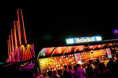 LED-signing en informatieborden tijdens Lowlands