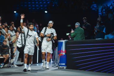 Entree spelers voor publiek