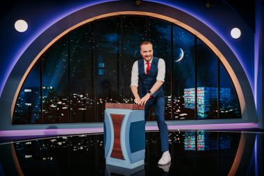 Arjen Lubach tijdens opnames van De Avondshow