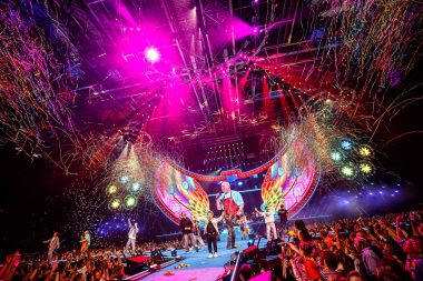 Show The Streamers