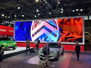 Videoscherm tijdens beurs
