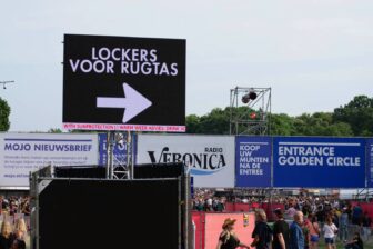 Crowd management screen
