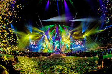 Stage Holland zingt Hazes impressive light show
