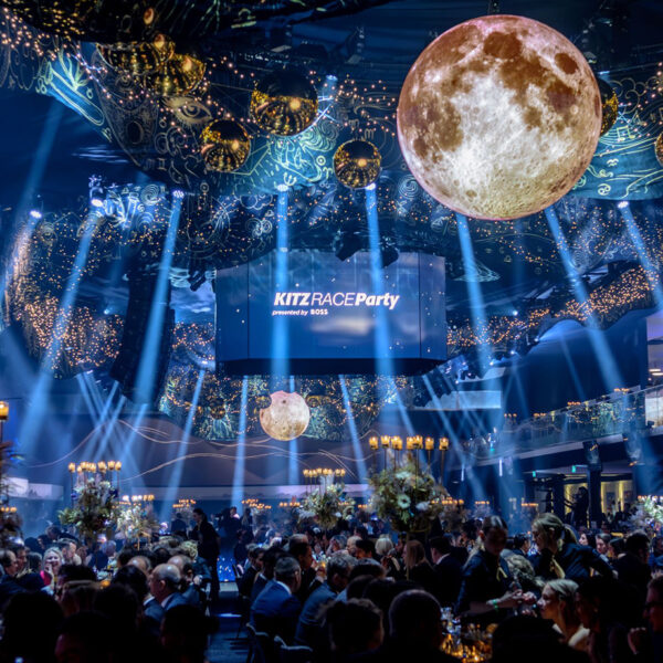 Impressive LED Spheres during corporate diner
