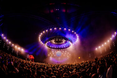 LED sphere as centre piece for liveshow