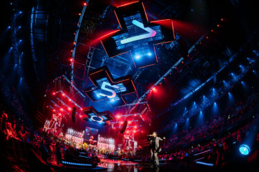 Tilting LED-construction in Ziggo Dome