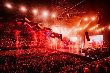 Impressive tilting LED-construction during show
