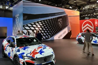 Large squared LED column as backdrop for car exhibition
